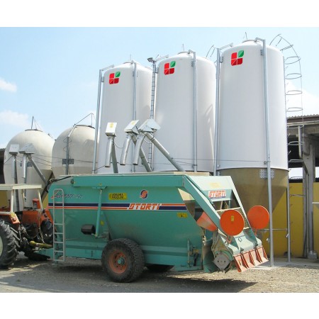 ZA-POLNJENJE-MESALNE-PRIKOLICE